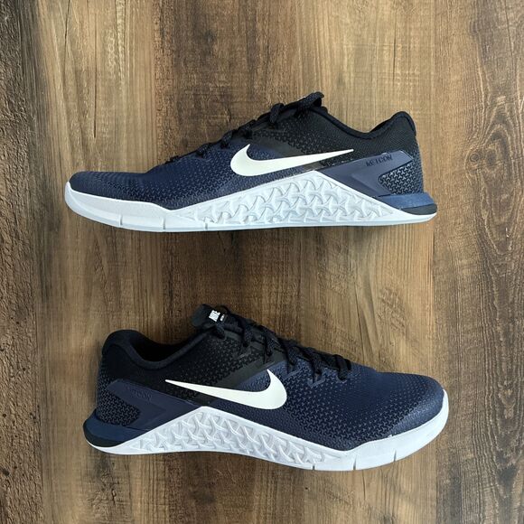 Athletic_Shoes